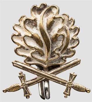 Oak Leaves with Swords to the Knight’s Cross of the Iron Cross (by Juncker) Obverse
