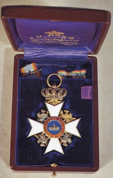 Order of the Wendish Crown, Civil Division, Knight (in gold) Obverse