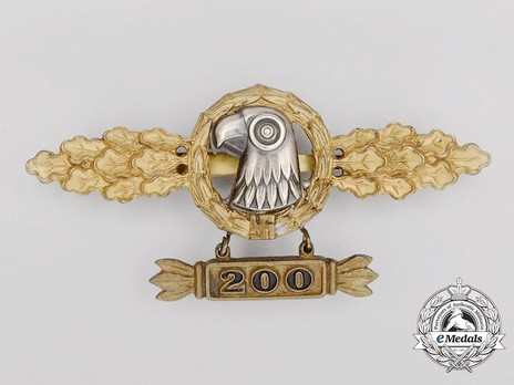 Reconnaissance Clasp, in Gold (with "200" pendant) Obverse