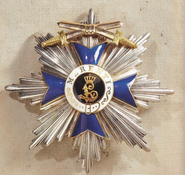 Order of Military Merit, Military Division, II Class Cross Breast Star Obverse