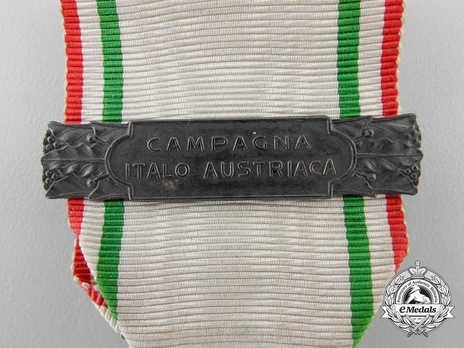 Italian Red Cross Medal of Merit, in Silver Detail