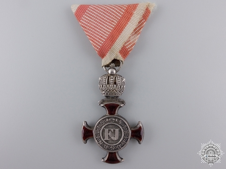 Type III, Military Division, III Class Cross (with crown & swords) Obverse