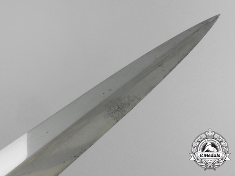 RLB 1st Pattern Officer’s Dagger Blade Tip Detail