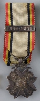 Miniature II Class Medal (with "1914-1918" clasp) Obverse