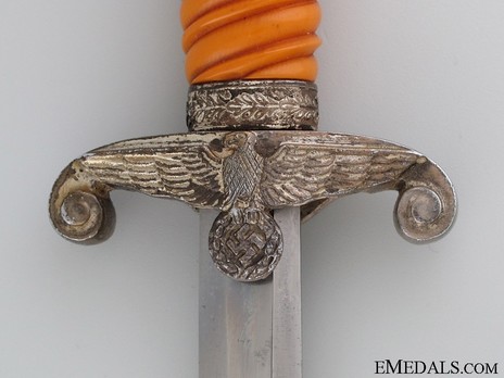 German Army E. & F. Hörster-made Early Version Officer’s Dagger Obverse Crossguard Detail