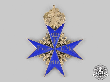 Pour le Mérite, Cross (Weimar Republic version, with oak leaves) Obverse