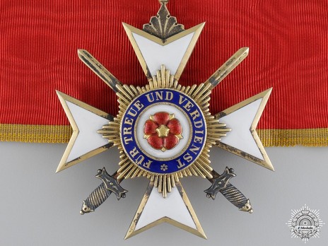House Order of the Honour Cross, Type II, II Class Cross with Swords (in silver gilt) Obverse
