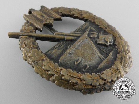 Coastal Artillery War Badge, by C. E. Juncker (in tombac) Obverse