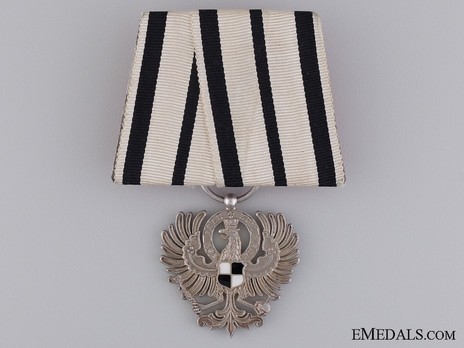 Royal House Order of Hohenzollern, Eagle Member Obverse