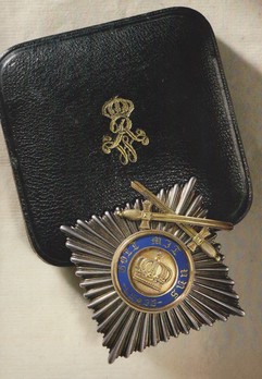 Order of the Crown, Military Division, Type II, II Class Breast Star (swords on ring) Obverse