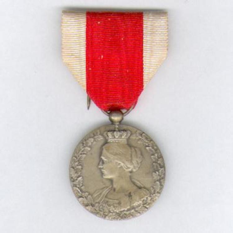 Silvered bronze medal o