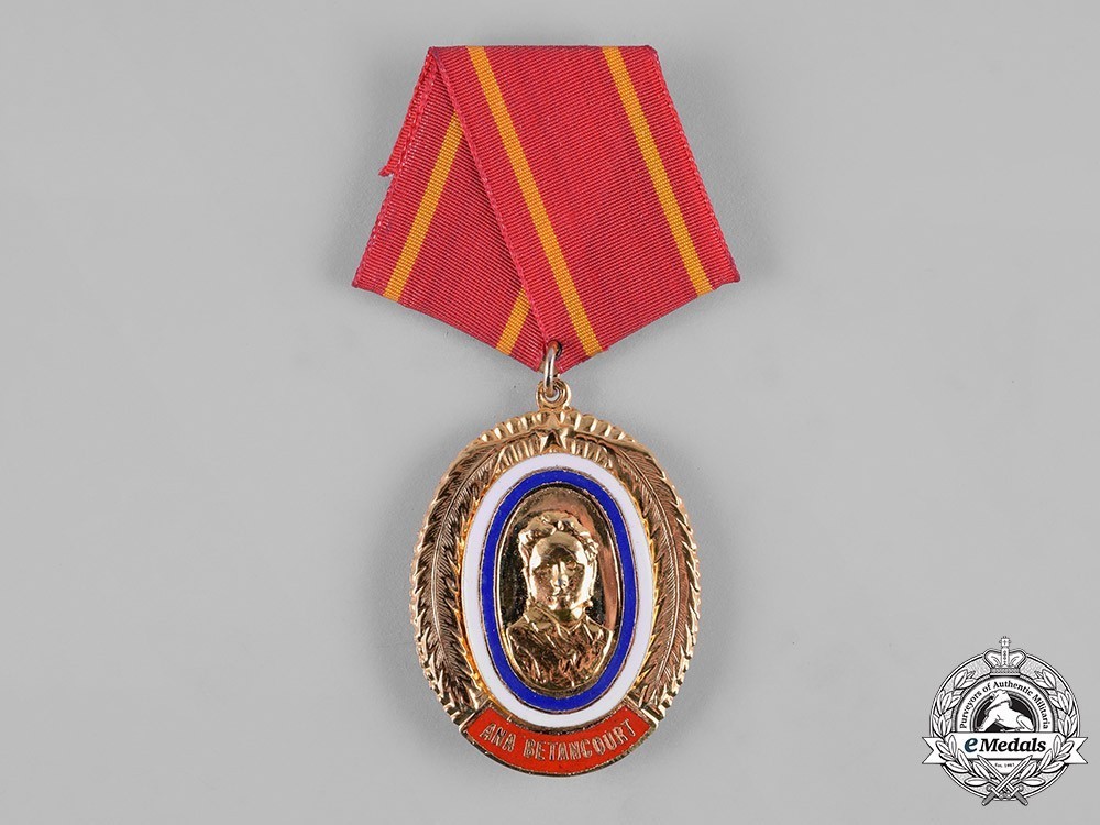 Order+of+anna+betancourt%2c+medal+1