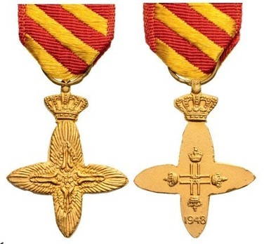 Miniature Gold Cross Obverse and Reverse
