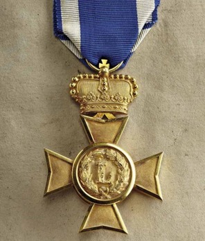 Long Service Cross for 50 Years Obverse