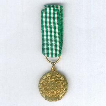 Miniature Gold Medal (for 30 Years, 1971-) Obverse