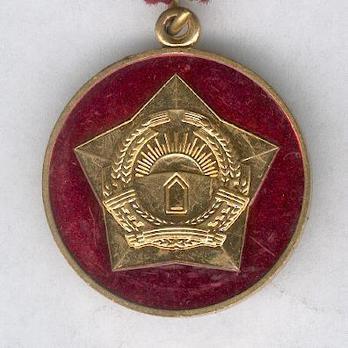 Medal of Service in the Armed Forces, III Class Obverse