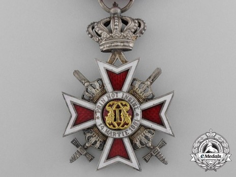Order of the Romanian Crown, Type II, Military Division, Knight's Cross Obverse