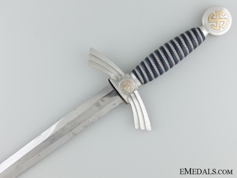 Luftwaffe Carl Eickhorn-made 1st pattern Dagger Obverse Grip Detail