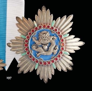 Order of the Illustrious Dragon, Grand Cordon Breast Star