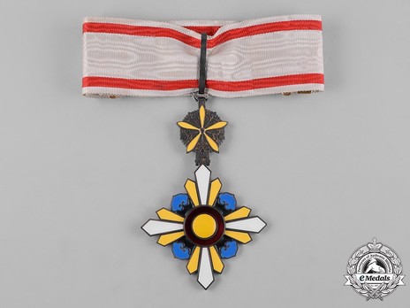 Order of the Auspicious Clouds, II Class Grand Officer Obverse