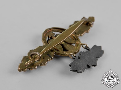 Short-Range Day Fighter Clasp, in Gold (with star pendant) Reverse