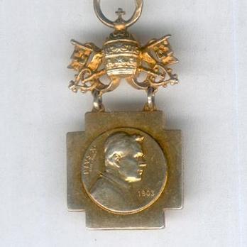Miniature Bene Merenti (Type V) Gold Medal Obverse