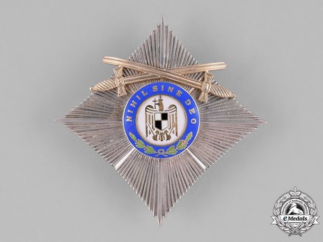 Order of the Ruling House, Grand Officer's Cross Breast Star (with swords, 1937-1938) Obverse