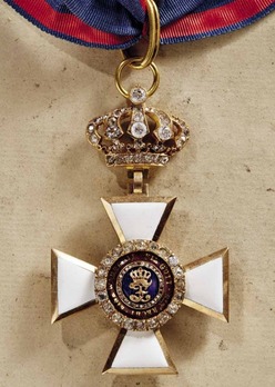 House Order of Duke Peter Friedrich Ludwig, Civil Division, Commander (with crown and diamonds) Obverse