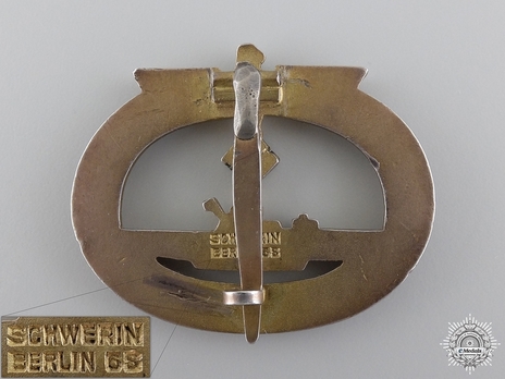 Submarine War Badge with Diamonds Reverse