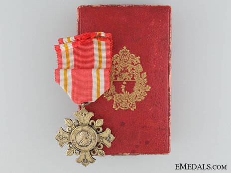 Pro Ecclesia et Pontifice Medal, Type 1, in Gold (for Men) Obverse