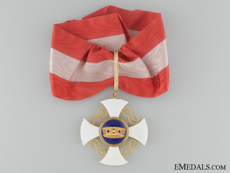 Order of the Crown of Italy, Commander Cross (in gold) Obverse