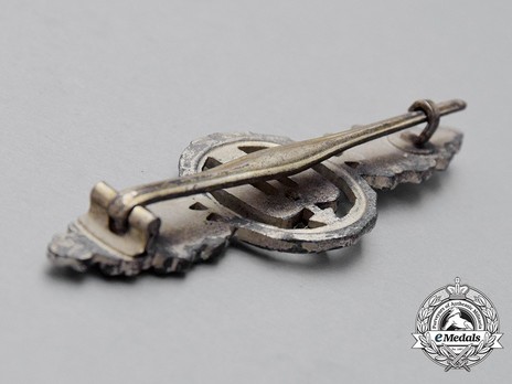 Short-Range Day Fighter Clasp, in Silver (in zinc) Reverse