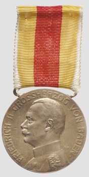 Civil Merit Medal in Gold, Large, Type VII (1912-1916) Obverse