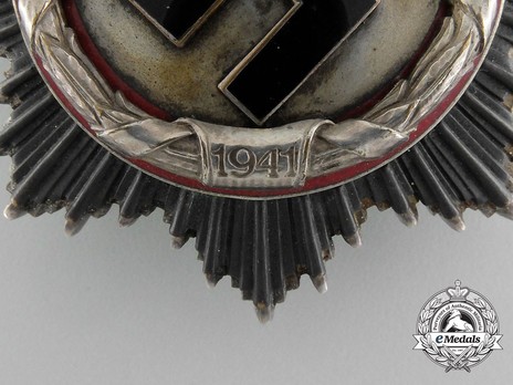 German Cross, in Silver, by Deschler (4 rivets, unmarked) Detail