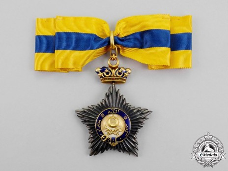 Order of the Crown of Johor, Knight Commander Obverse