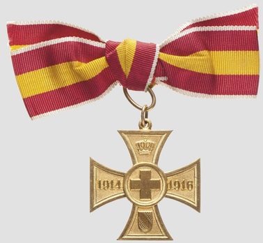 Volunteer War Aid Cross, 1914-1916 (in war metal gilt) Obverse