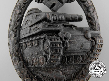 Panzer Assault Badge, in Bronze, by C. E. Juncker (hollow) Detail