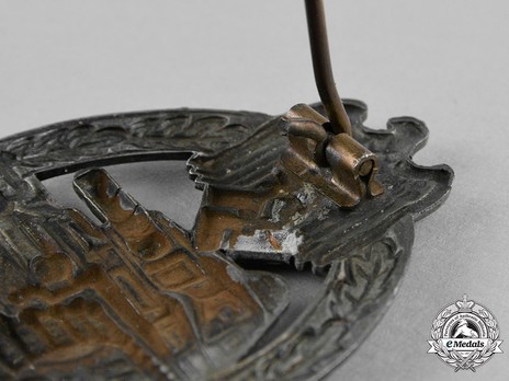 Panzer Assault Badge, in Silver, by B. H. Mayer Detail