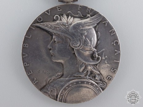 Silver Medal (with "1895" clasp, stamped "O.ROTY") Obverse