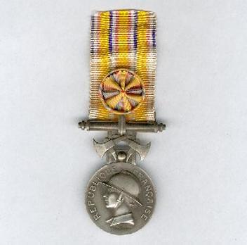 Silver Medal (for Bravery, stamped "1935 L BAZOR," 1935-1981) Obverse 