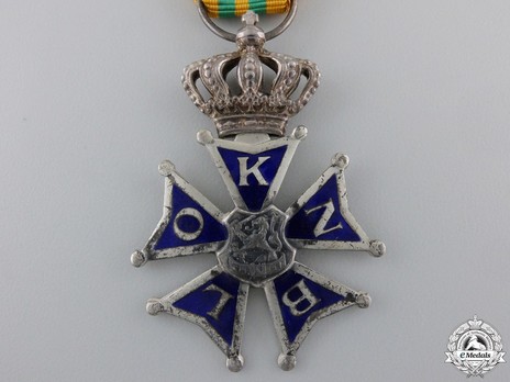 Silver Cross (with crown, 1958-1977) Obverse