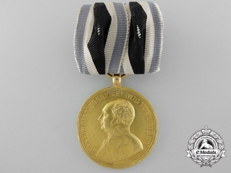 Gold Military Merit Medal, Type IV (in gold) Obverse