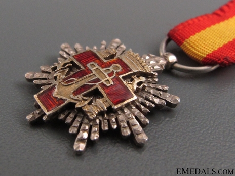 Miniature 2nd Class Breast Star (red distinction) (Silver gilt) Obverse