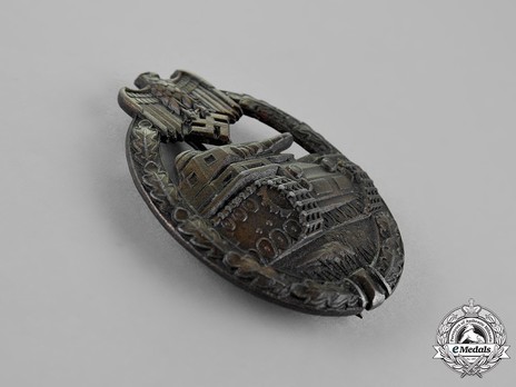 Panzer Assault Badge, in Bronze, by C. E. Juncker (solid) Obverse