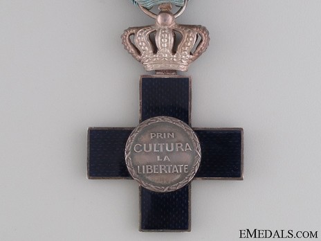 Order of Cultural Merit, Type II, I Class Knight's Cross Reverse