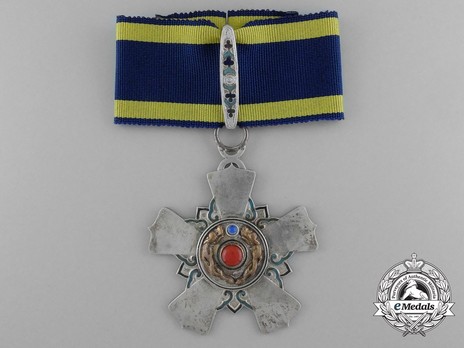 Order of the Double Dragon, Type II, II Class, I Grade Neck Badge Obverse