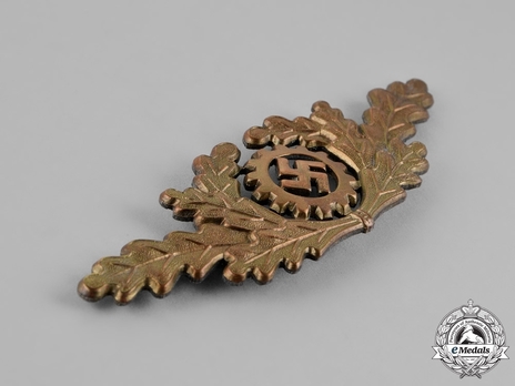 DAF Werkschar Oak Leaf Wreath Insignia (gold metal version) Obverse
