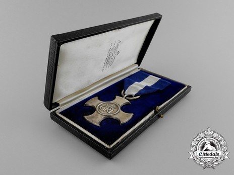 Silver Cross (1937-1949) (by Garrard) in Case of Issue