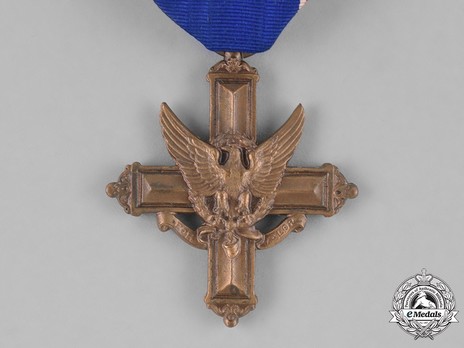Army Distinguished Service Cross (by Aymor Embury, with "FOR VALOR" inscription) obverse