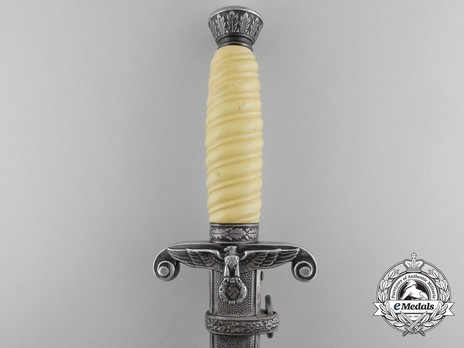 German Army Ernst Pack & Söhne-made Individualised Officer’s Dagger Grip Detail